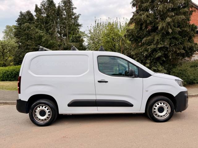 2023 Peugeot Partner 1000 1.5 BlueHDi 100 Professional Premium + Van