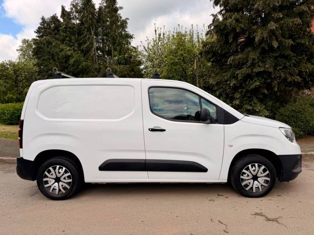 2021 Vauxhall Combo Cargo 2000 1.5 Turbo D 75ps H1 Dynamic Van