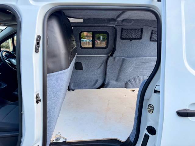2020 Vauxhall Combo Cargo 2300 1.5 Turbo D 100PS LWB H1 Edition Van