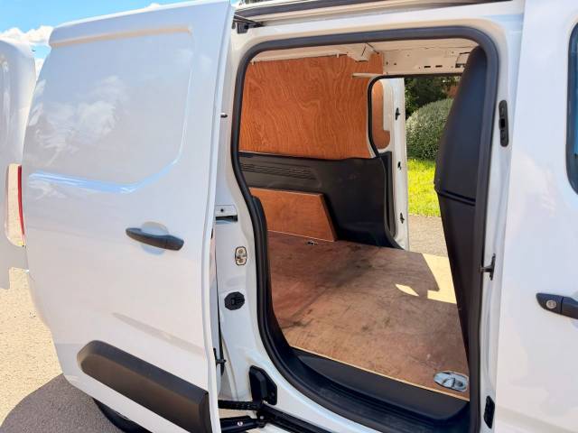 2020 Vauxhall Combo Cargo 2300 1.5 Turbo D 100ps H1 Sportive Van
