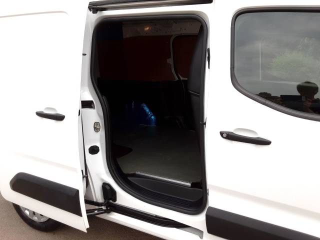 2021 Vauxhall Combo Cargo 2300 1.5 Turbo D 100PS H1 LWB Dynamic Van